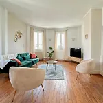 Le Saint Jacques كومبيينْيِ